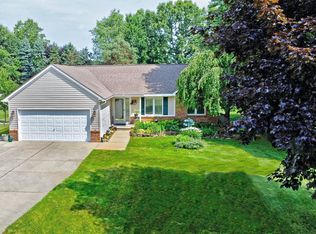 571 S Newman Rd, Lake Orion, MI 48362