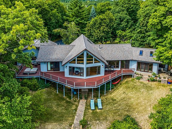2nd image of 7002 Maple Beach Ct NE