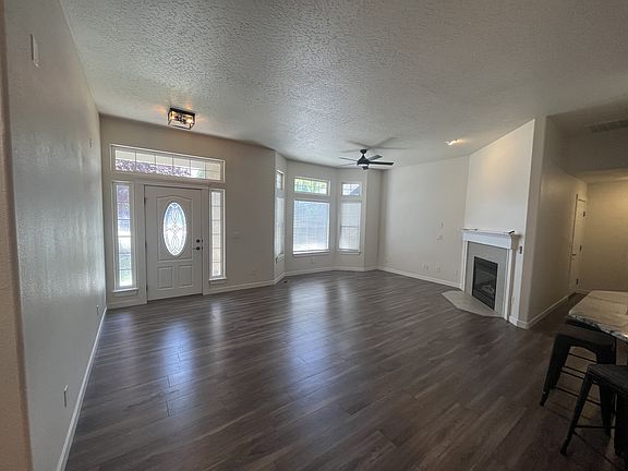 4th image of 1820 W Camelot Dr
