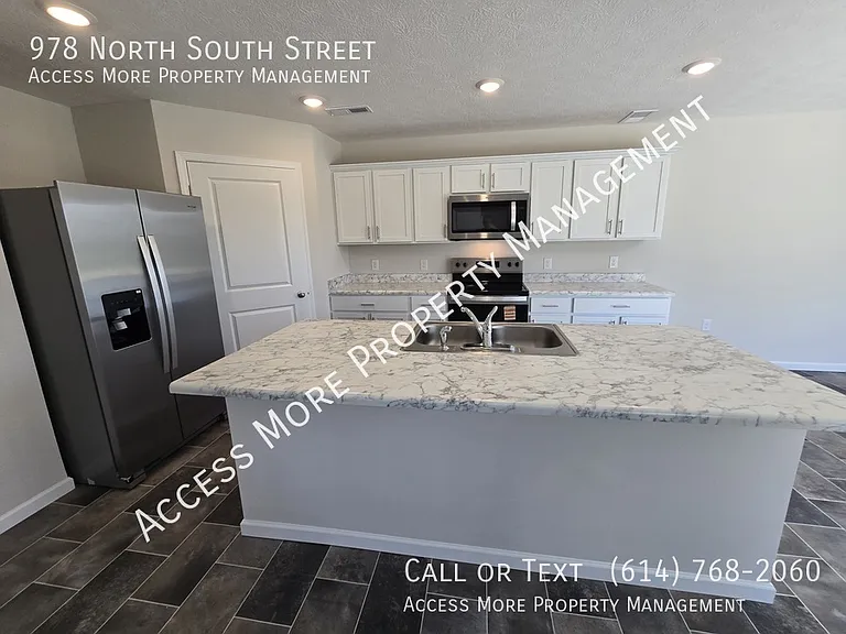 978 N South St — Photo 15
