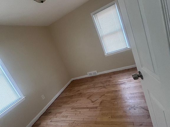 3rd image of 11733 Minden Ave