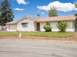 1510 Sunny Cir, Grants Pass, OR 97527