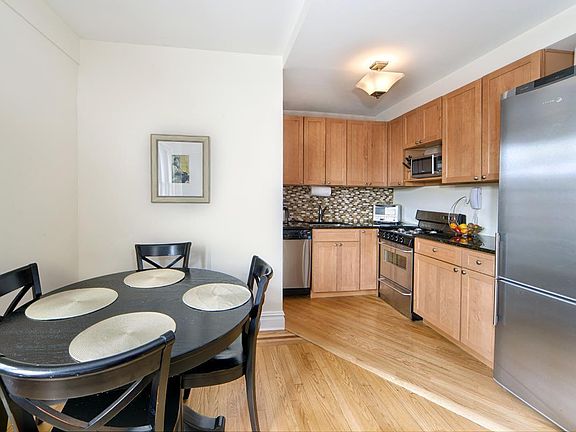 4th image of 34 W 72nd St #165