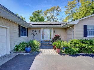 12 Bridle Path Ln, Port Jefferson, NY 11777