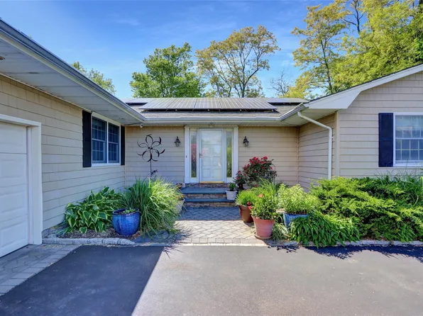 12 Bridle Path Lane, Port Jefferson, NY 11777