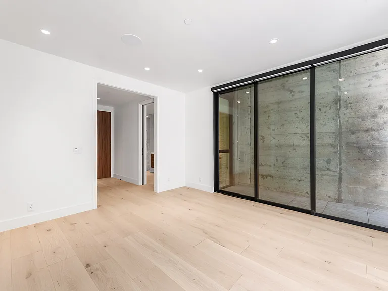 660 Carolina St — Photo 29