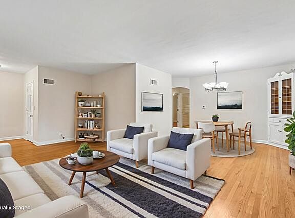 3rd image of 4628 N Hollywood AVENUE