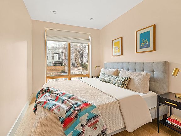 4th image of 674 Hancock St #1B