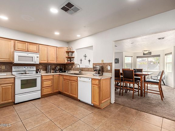 5th image of 3301 W RUNION Drive