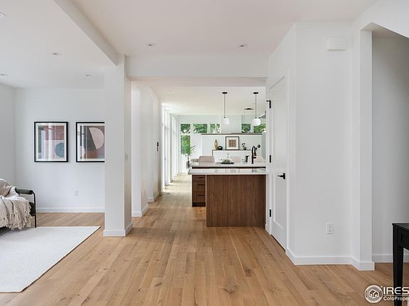 5th image of 934 Spruce St