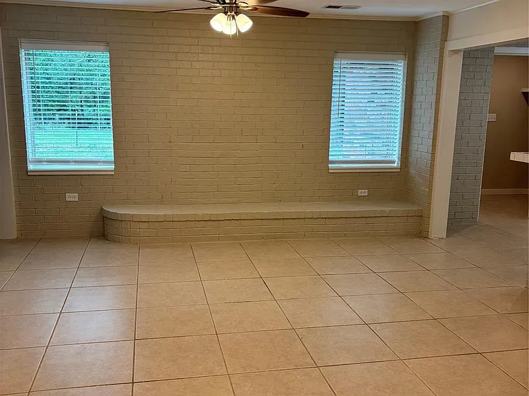 8049 Forest Hills Dr — Photo 17