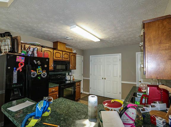 4th image of 465 Lee Road 2040