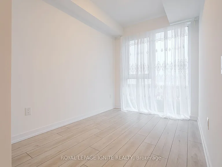 500 Dupont St #510 — Photo 12