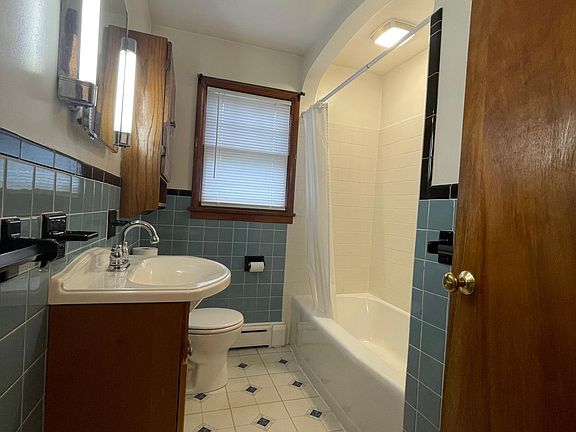 4th image of 8 Kenwood Ave