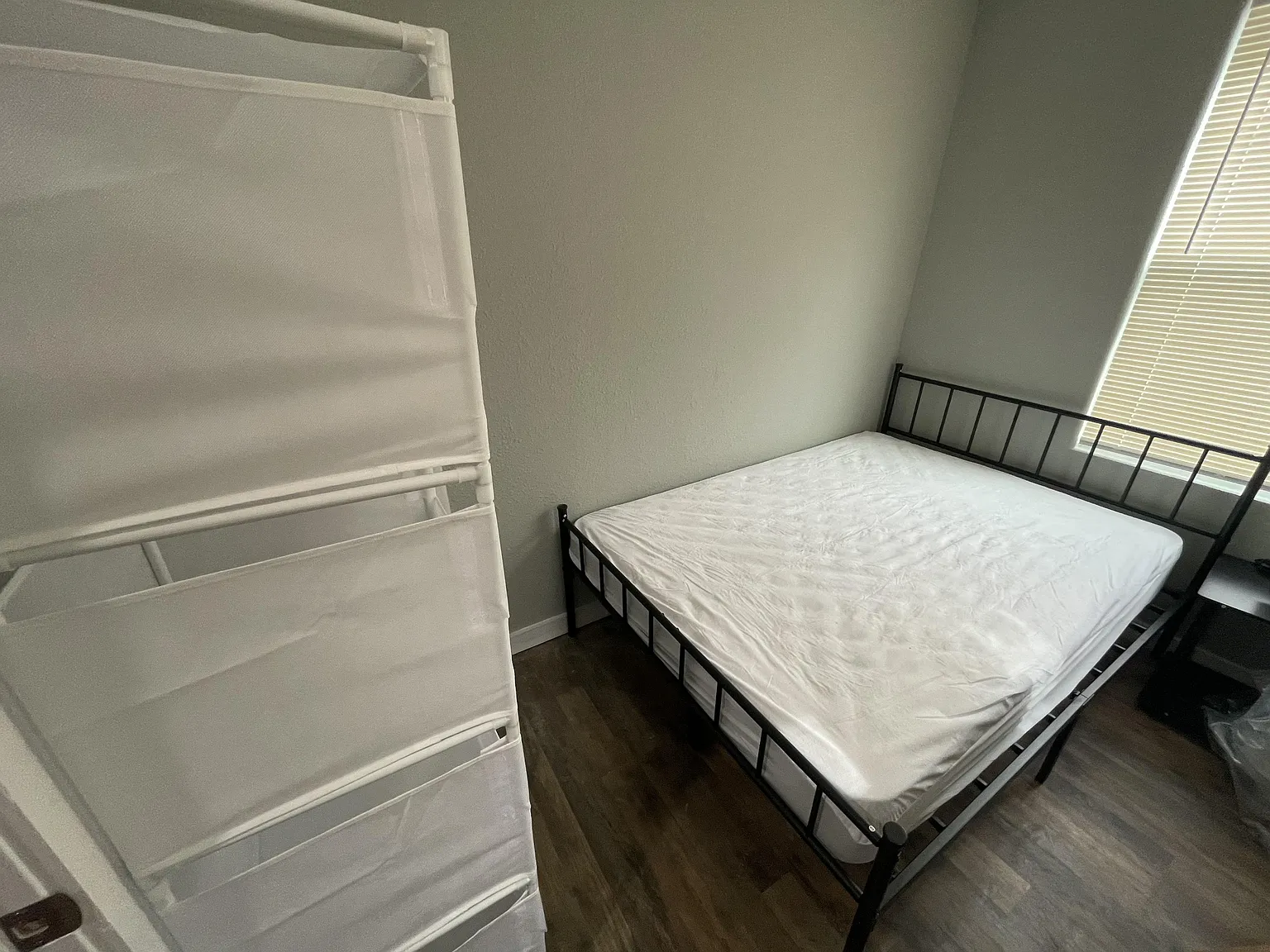 4 bed, 3.0 bath, 1672 sqft, $680 — Photo 2