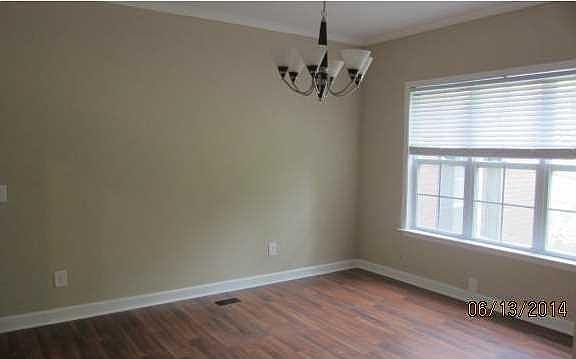 3rd image of 400 Woodland Dr