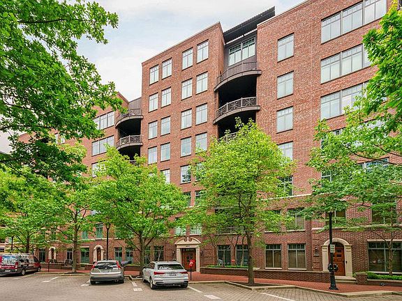 3rd image of 250 Daniel Burnham Sq APT 606
