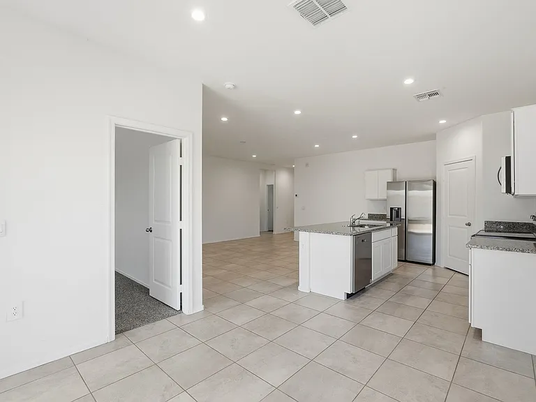1575 E Fletcher Dr — Photo 8
