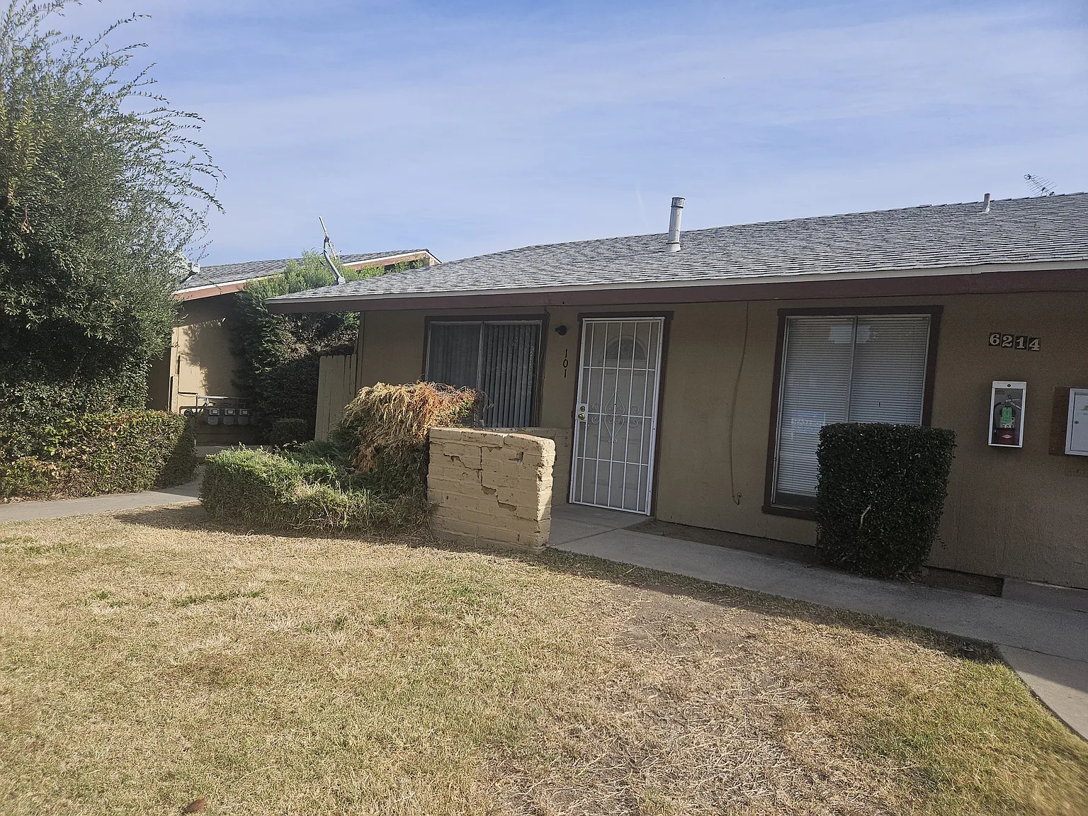 6214 N Fresno St APT 101 photo 1