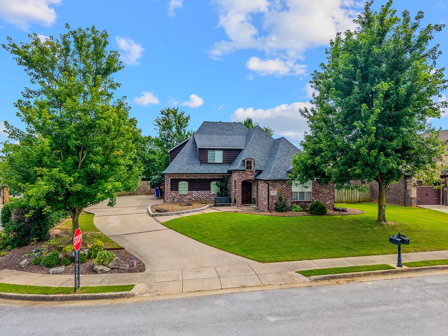 4 bed, 3500 sqft, $3,500 — Photo 1