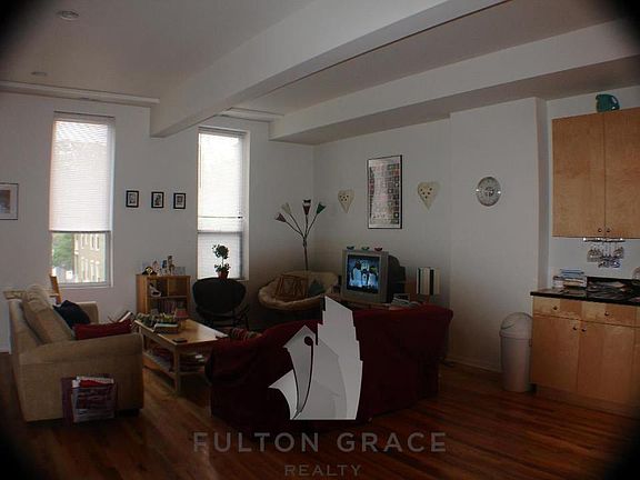 2nd image of 1265 N Greenview Ave #1R