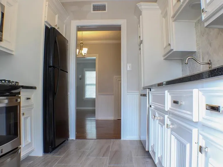 4630 Clay St #2 — Photo 9