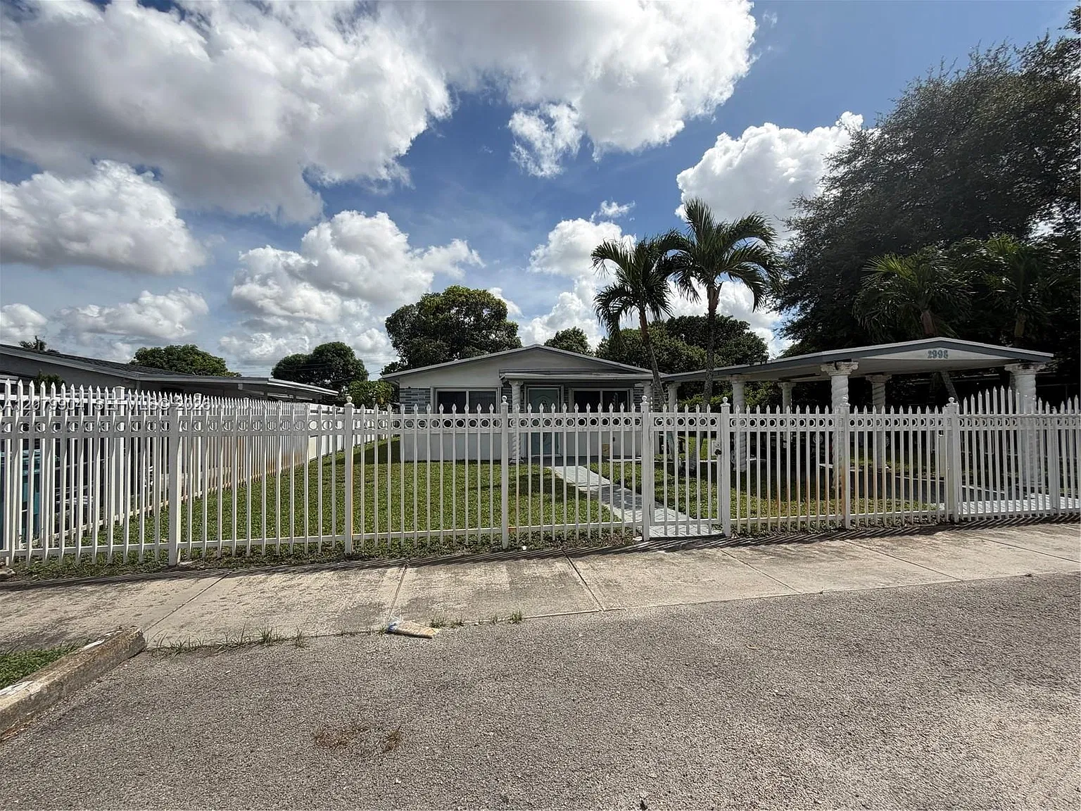 3 bed, 1.0 bath, $2,999 — Photo 2