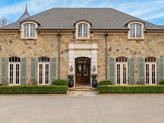 3rd image of 19 Spring Valley Ln