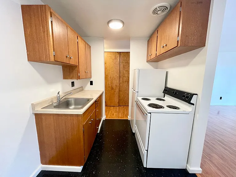Escolier Apartments — Photo 44
