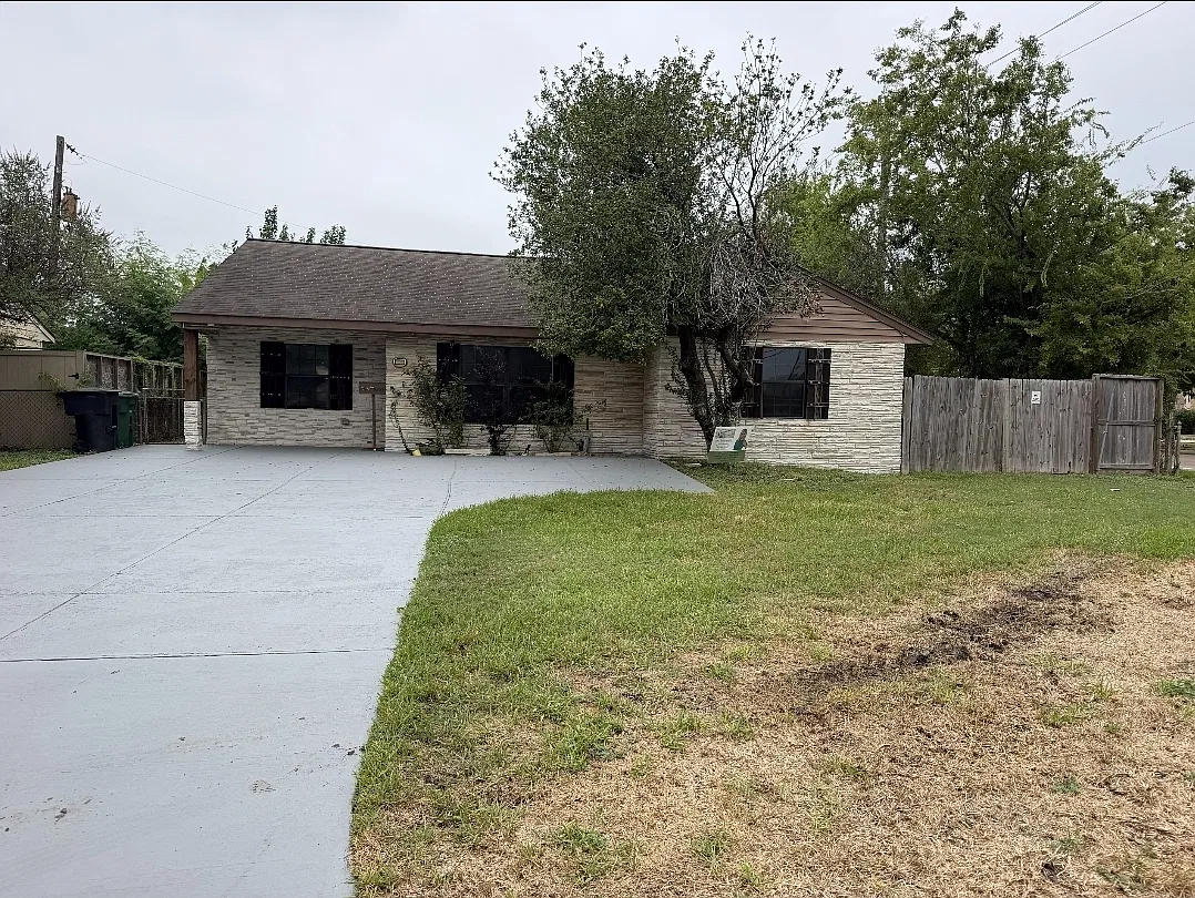 3 bed, 1360 sqft, $1,800 — Photo 1
