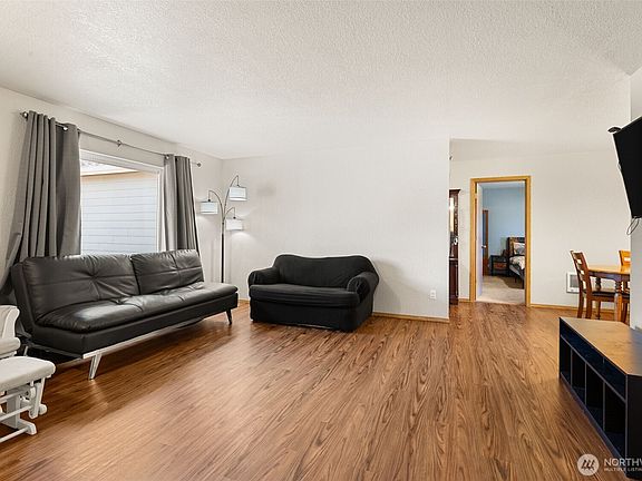 5th image of 2211 Washington Street
