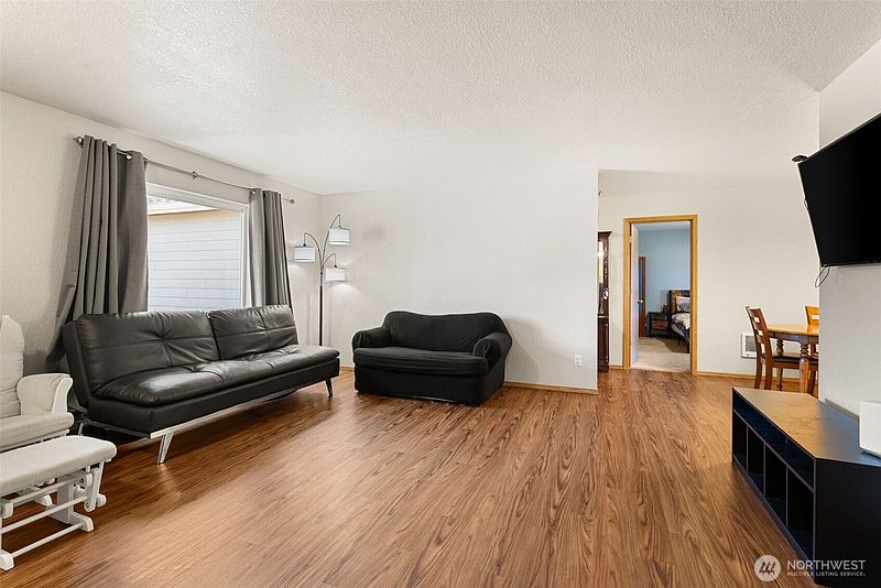 5th image of 2211 Washington Street