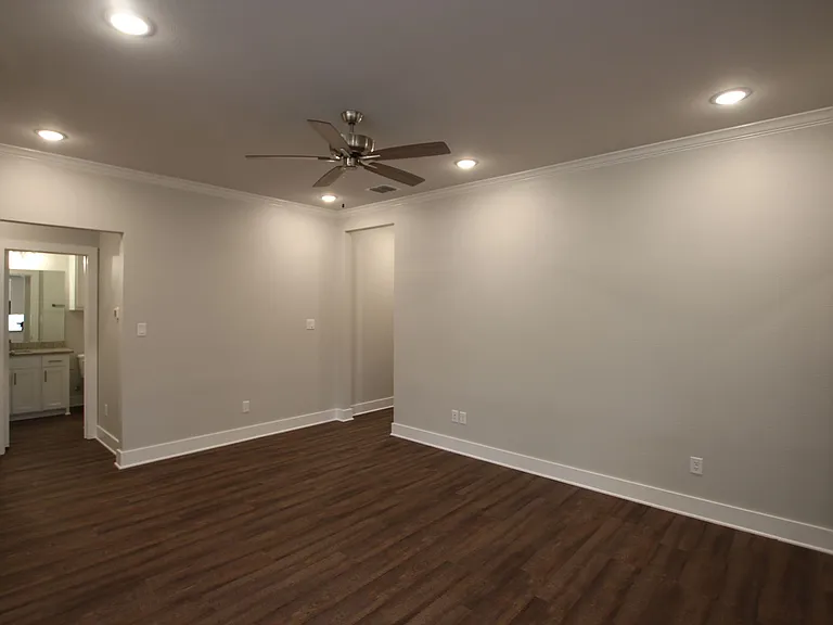 727 Freedom Way — Photo 11