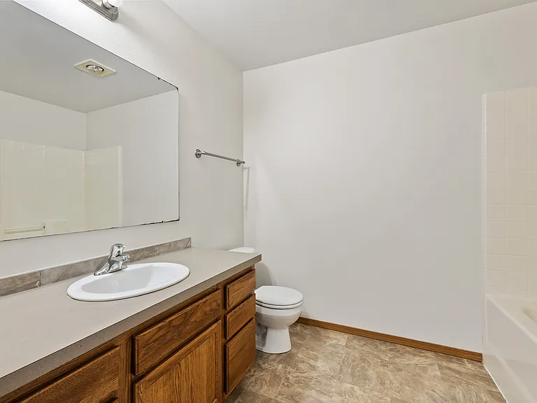 117 Violet Meadow St E — Photo 8