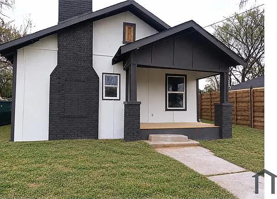 3 bed, 1232 sqft, $1,700 — Photo 1