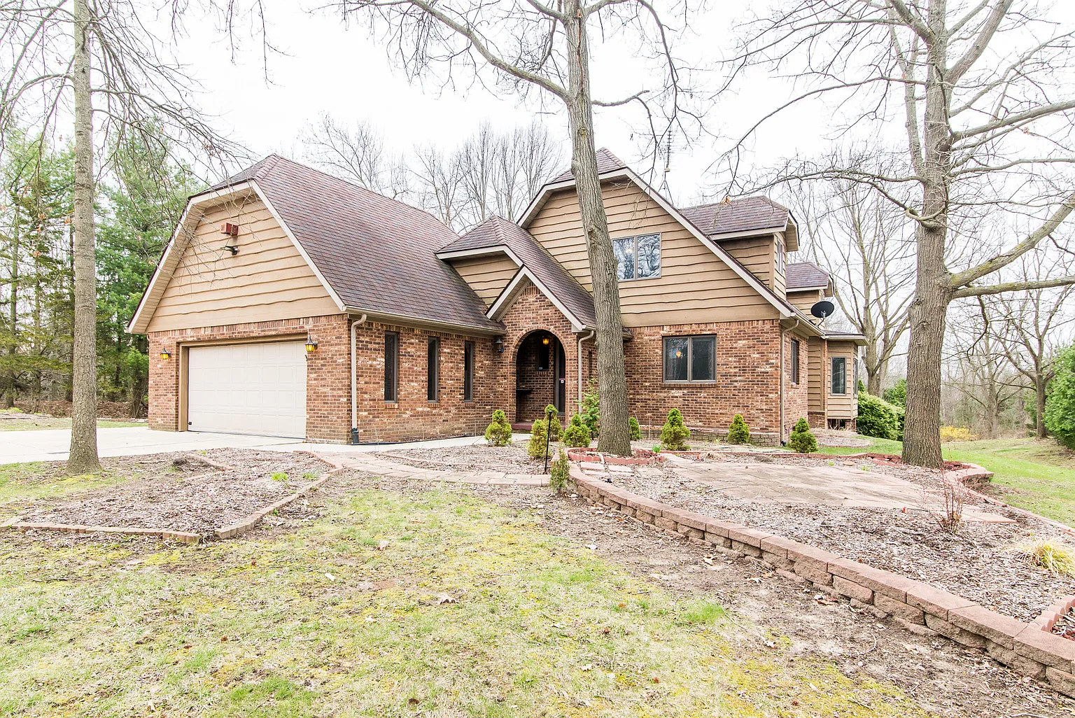 9675 Nabozny Dr photo 1