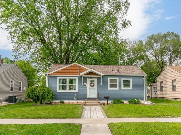 1111 Bourland Ave, Waterloo, IA 50702