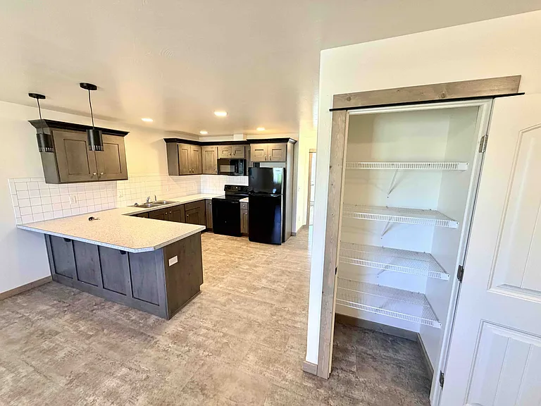 1040 Enterprise Dr #3 — Photo 5