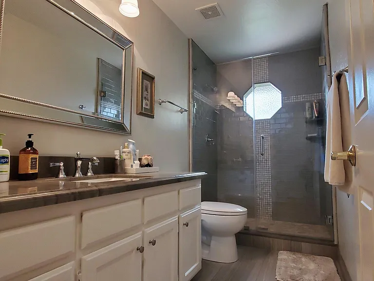956 Redwood Dr — Photo 12