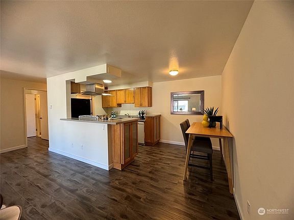 5th image of 11010 NE 68th St #624