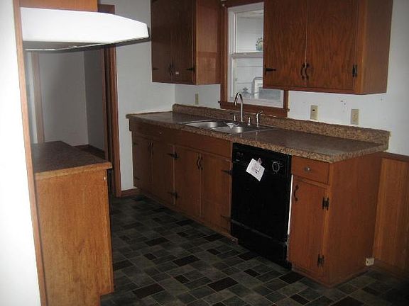 3rd image of 6906 Grimes Ave N