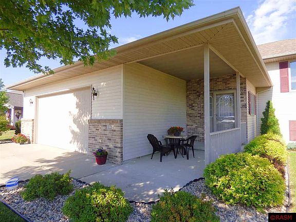 2nd image of 125 Whispering Pines Ct