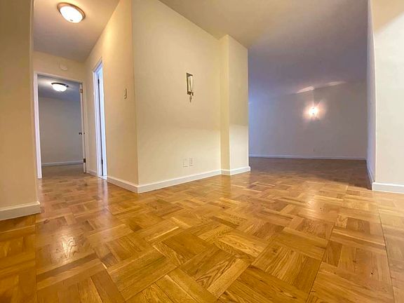 4th image of 250 E 63rd St APT 212