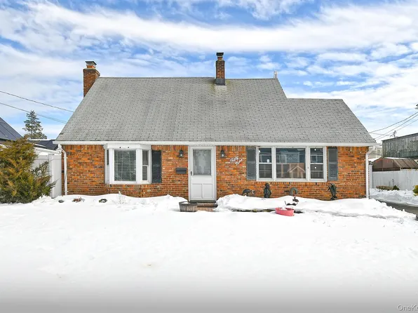 59 Stone Lane, Levittown, NY 11756