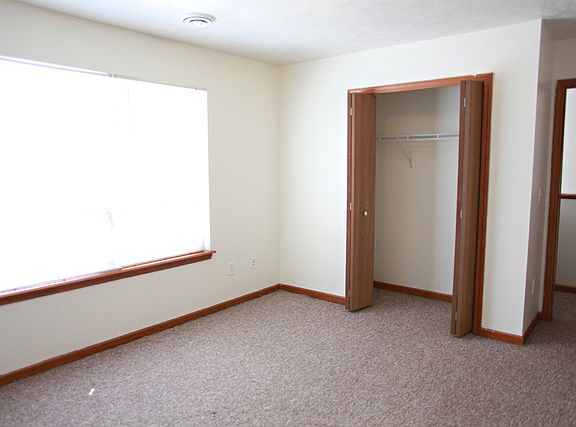 3rd image of 1401 Jack Pine Dr