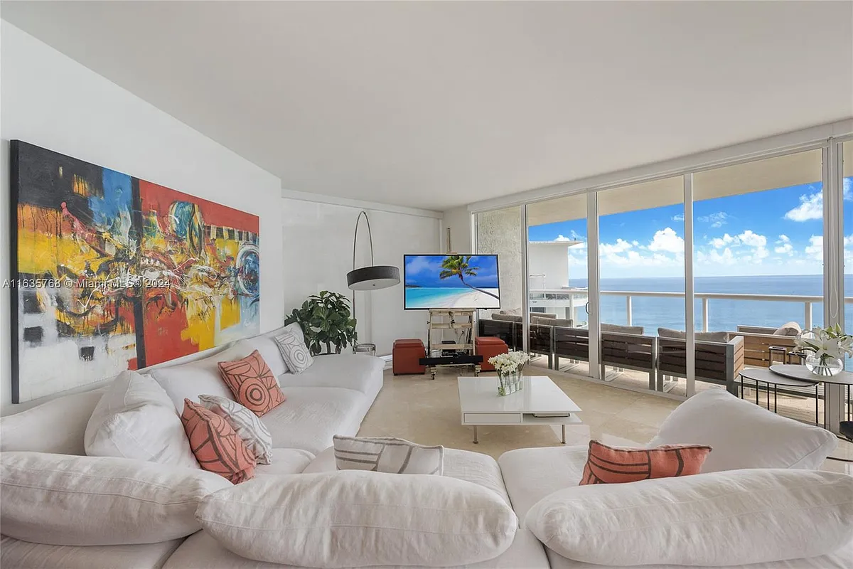 Building Photo - 18671 Collins Ave #2702