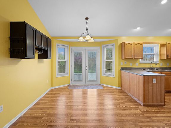 4th image of 2169 Hartland Blvd
