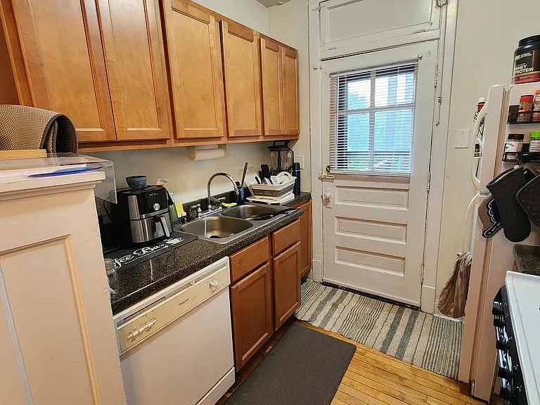 2010 W Leland Ave #3 — Photo 11