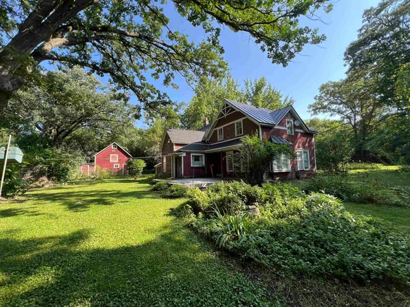 825 Ballard St, Waupaca, WI 54981