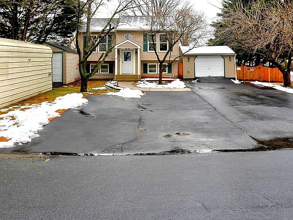 2nd image of 967 Beechwood Ave